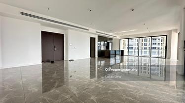 A Luxury stay with Private Lift Lobby by the Lake 1
