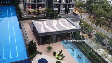 Near LRT. Short walk to shops, university 1