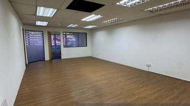 Puchong bandar puteri 4 shop office first floor for rent 25x75  1