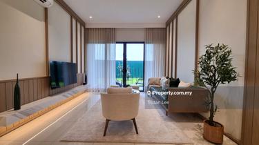 Freehold Residential Condo, Walk 35 Steps to MRT, Low Density 1