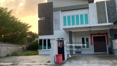 End Lot Double Storey Semi D at Taman Saujana,Klang 1
