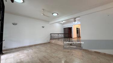 With indoor courtyard. 5 rooms 4 baths. 22x90 1