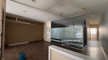 Ground floor shop @ Bukit Indah for rent 1
