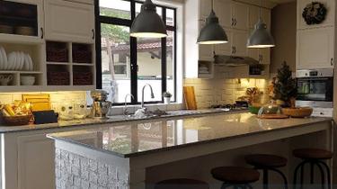 Tastefully Renovated Corner Terrace House with Big Land and Garden!! 1