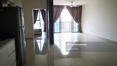 10 min Walking distance to LRT Ara Damansara petaling jaya 1