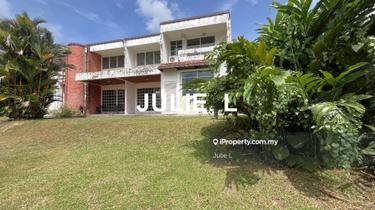 Upgrade & move-in or total rebuild. Guarded area.Priced at land value! 1
