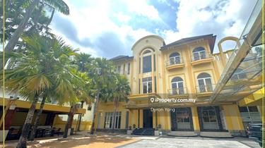 Luxury Bungalow with lake view 1