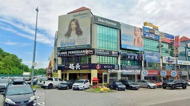 Prima Location, Fully Renovated Corner Shop w lift Bdr Puteri Puchong 1