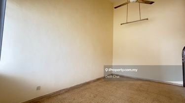 Excellent location where in the center of JB! Bigger land size 22 x 75 1