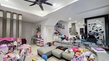 Move In Condition, Well Kept Cluster Fully Renovated Semi D 1