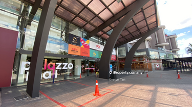 Below market price Freehold 3min walk to Lrt station good buy good loc 1