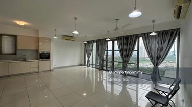 Westside One Well Kept With Large Living Area And Park View For Sale!! 1