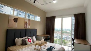 Balcony room for rent discount 50% first month rental near help uni 1