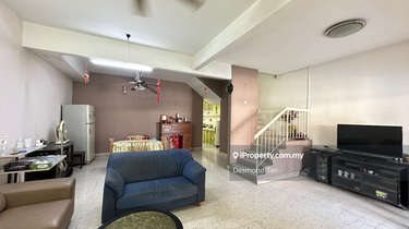 Flat Living Area & Well-Maintained House  1