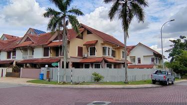 2 storeys big corner house for sale 1