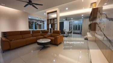 Private Lift Lobby. Good Condition. 1