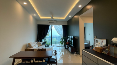 Golf view! Tastefully renovated  1