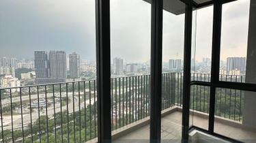 Corner unit with balcony. Below market value 1