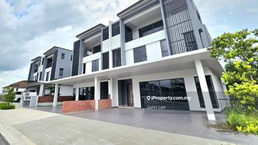 Nice Environment Freehold 2.5 Storey Semi D Bromelia Bukit Puchong 1