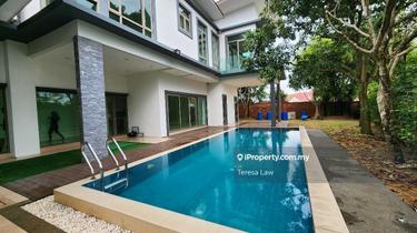 Modern architecture with private pool 1