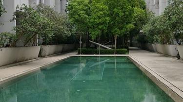 Unit with private garden facing city view and 4 levels wt private lift 1