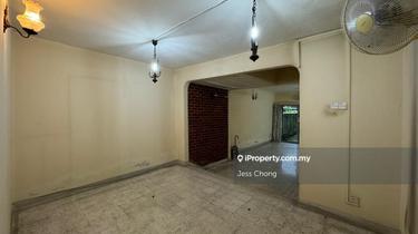 Value Buy! Spacious 24'x75' Terrace Link House in Prime Location 1