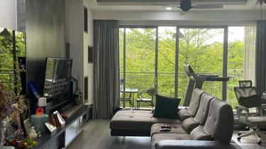 Corner lot unit with excellent ventilation, bright & airy living space 1