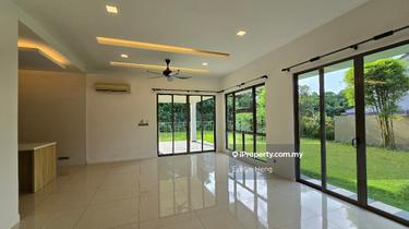 Semi-detached house with spacious land size and maximum privacy 1
