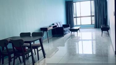 Ready move in, walking distance to pavilion 1
