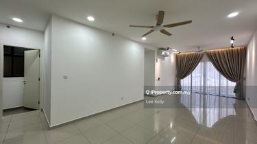 Partially Furnished 3 Bedrooms with Balcony, 2 Car Parks Same Level 1