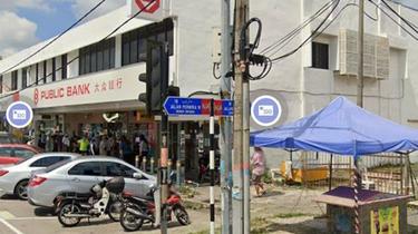 Good loacation end lot shop for sale  1