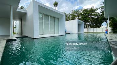 Many bedrooms and open concept corner house with privacy 1