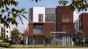 3 Storey Cornerlot, 40x70sqft, Gated Guarded, 5 min to IOI mall &LRT 1