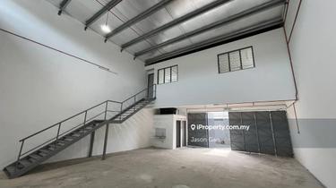 Prime location next to highway link factory for rent in Batu Caves! 1