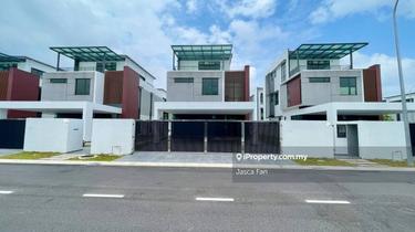 3 Storey Bungalow @ Seri Austin Height, Original Bare Unit 1