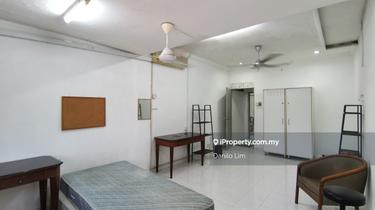 22x75, Gated Guarded, Fully Extended, Well Maintained 1