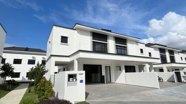 The Cheapest 2 Storey Endlot Terrace at Eco Botanic!! 1