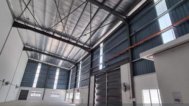 Semi-d Fcatory for rent  1