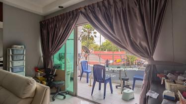 Big Corner Unit With Fully Furnished Larkin Hot Area For Sales Now! 1