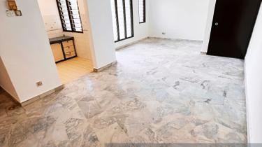 Rare 1st Floor Unit ,Basic Suitable For Own Renovation 1