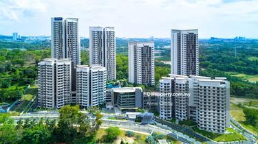 Live next to Golf Resort, Largest Mall Malaysia, 10-acre Central Park! 1