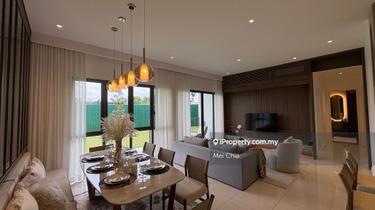Freehold, low density condominium of 480 units,35 steps to MRT station 1