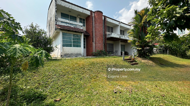 Charming Bungalow with Expansive Garden 1