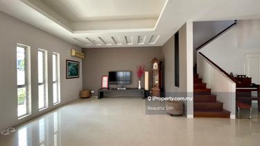 A quality home in a prime location that every family will love! 1