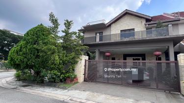 Fully Renovated Corner Semi-D With Solar Panel 1