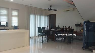 2.5 sty bglow house, freehold title and nice layout  1