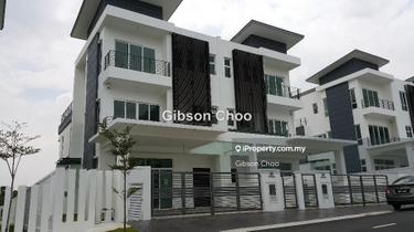 Several units are available. 3 storey semi-d in suria villa, cheras.  1