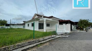 Bandar seri alam taman flora height 1 storey Terrace house for Sale 1