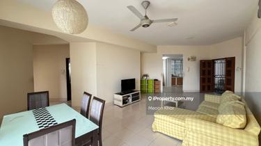 Spacious Freehold Condo Near LRT & Malls, Excellent Condition  1