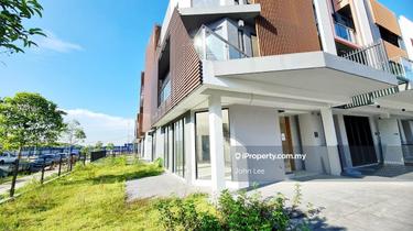 Taman Puchong Legenda 3 Storey Corner House 40x70 Good Location 1
